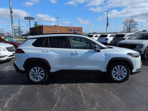 2025 Toyota Corolla Cross LE