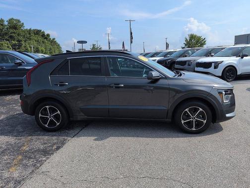 Interstellar Gray 2025 Kia Niro LX