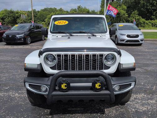 Bright White Clearcoat 2024 Jeep Wrangler 4-Door Sahara 4x4