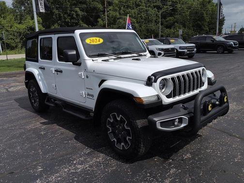 Bright White Clearcoat 2024 Jeep Wrangler 4-Door Sahara 4x4