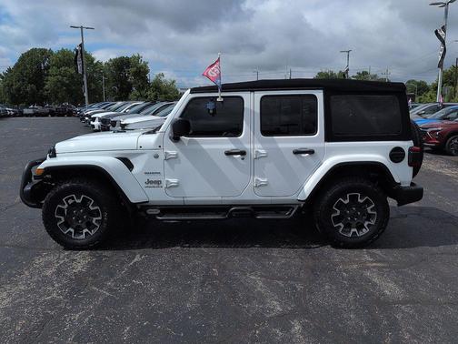 Bright White Clearcoat 2024 Jeep Wrangler 4-Door Sahara 4x4