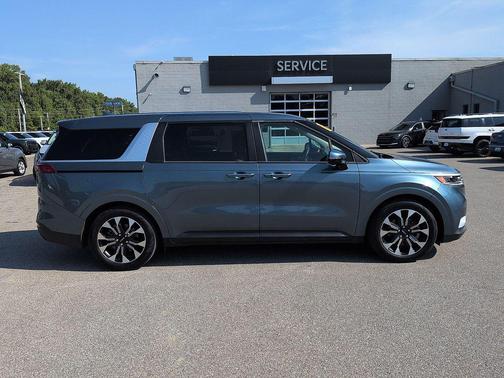Astra Blue 2024 Kia Carnival EX