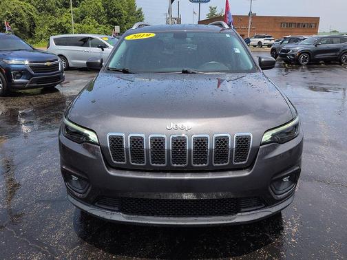 Granite Crystal Metallic Clearcoat 2019 Jeep Cherokee Latitude Plus