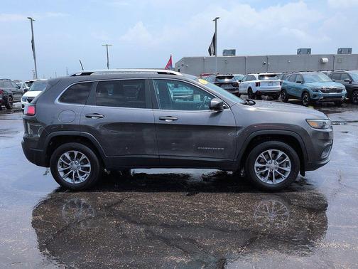 Granite Crystal Metallic Clearcoat 2019 Jeep Cherokee Latitude Plus
