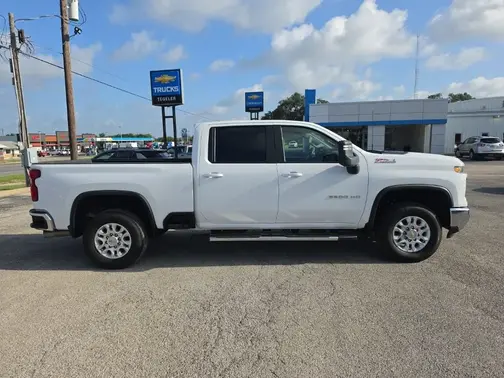 Summit White 2025 Chevrolet Silverado 2500 LT