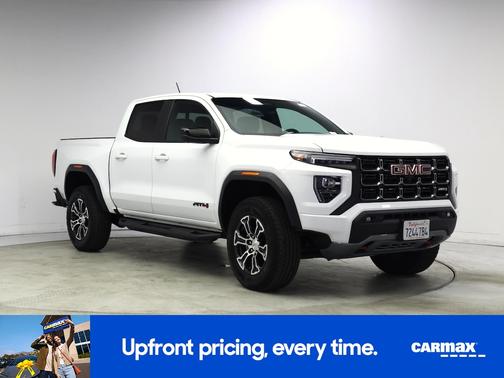 White 2024 GMC Canyon AT4