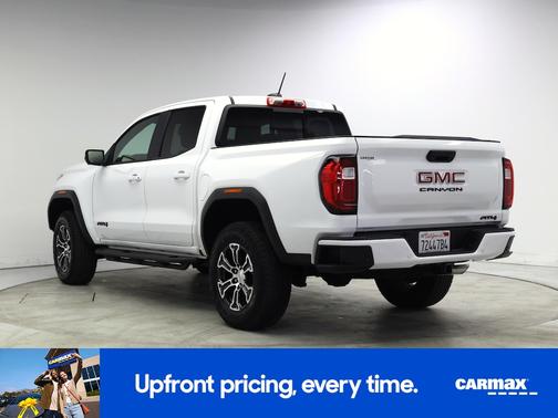White 2024 GMC Canyon AT4