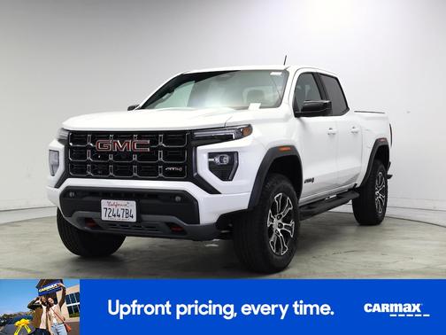 White 2024 GMC Canyon AT4