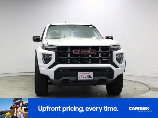 White 2024 GMC Canyon AT4