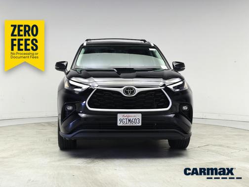 Black 2023 Toyota Highlander XLE