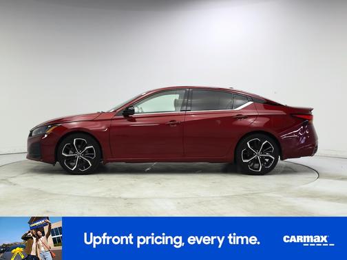 Red 2023 Nissan Altima SR