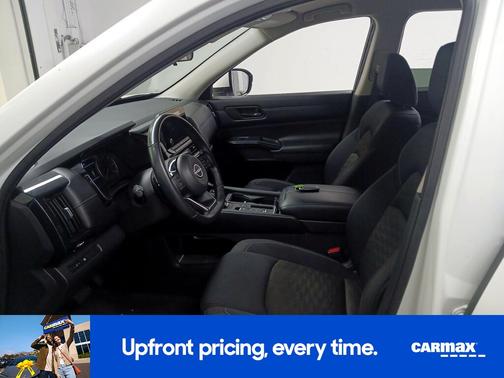 2023 Nissan Pathfinder SV