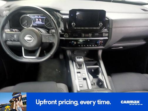 2023 Nissan Pathfinder SV