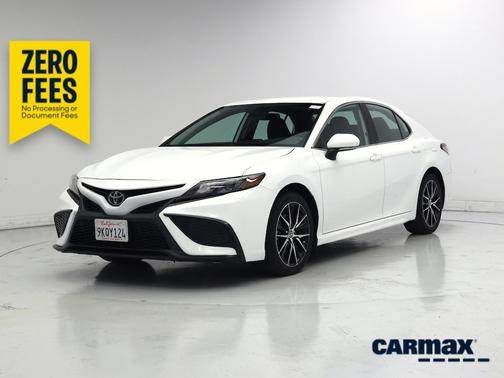 White 2024 Toyota Camry SE