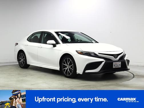 White 2023 Toyota Camry SE