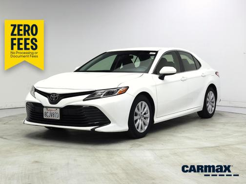 White 2018 Toyota Camry LE