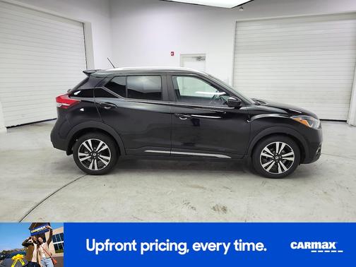 Black 2020 Nissan Kicks SR