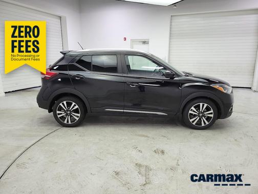 Black 2020 Nissan Kicks SR