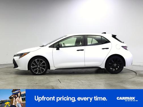 White 2021 Toyota Corolla Hatchback SE Night Shade