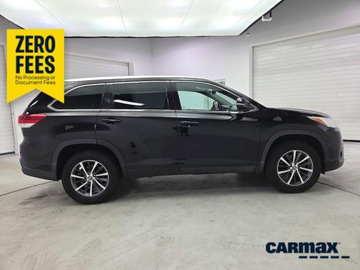 Black 2019 Toyota Highlander XLE