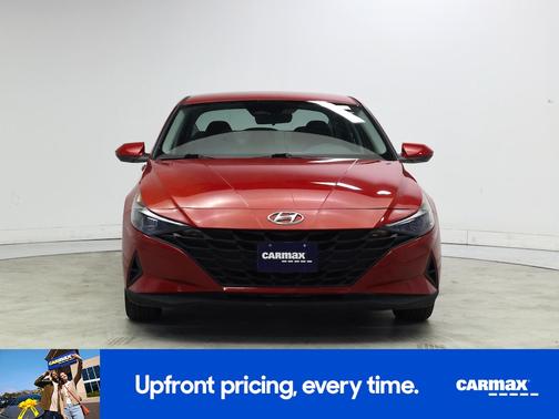 Red 2022 Hyundai ELANTRA SE