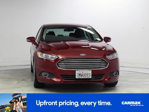 Red 2016 Ford Fusion SE
