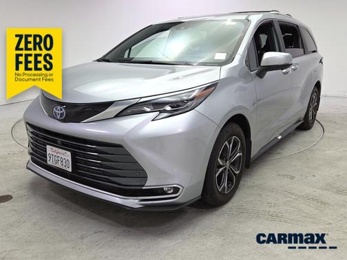 Silver 2025 Toyota Sienna Platinum