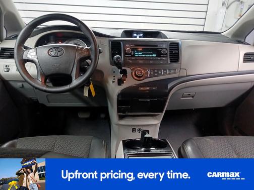 Red 2014 Toyota Sienna SE