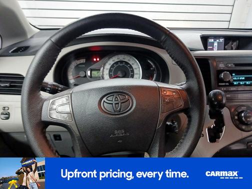 Red 2014 Toyota Sienna SE