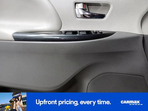 Red 2014 Toyota Sienna SE