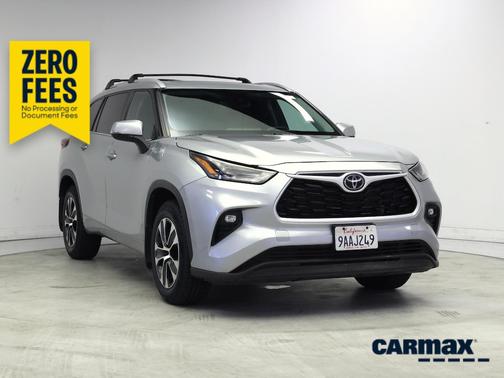 Silver 2022 Toyota Highlander XLE