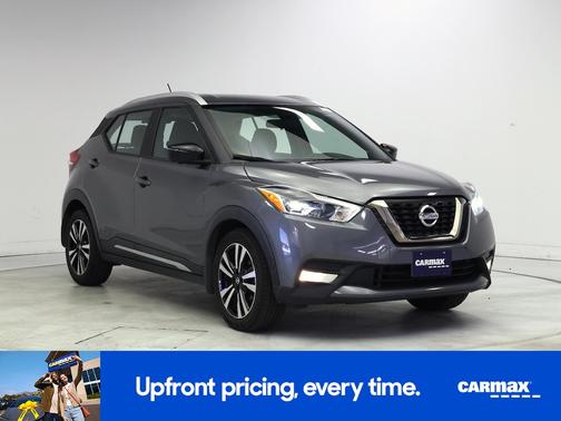 Gray 2019 Nissan Kicks SR