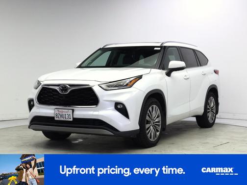 White 2022 Toyota Highlander Platinum