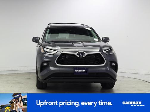 Gray 2023 Toyota Highlander XLE