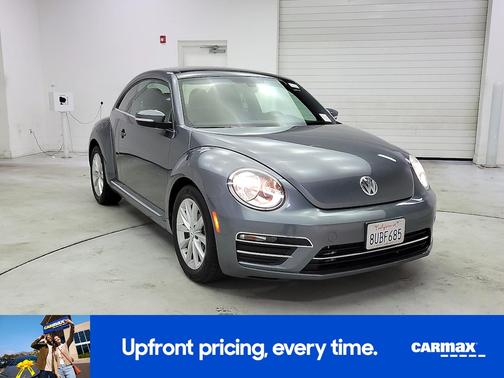 Gray 2019 Volkswagen Beetle SE