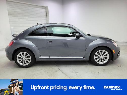 Gray 2019 Volkswagen Beetle SE