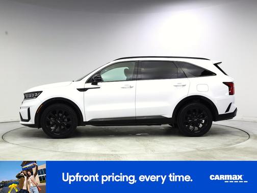 White 2023 Kia Sorento SX