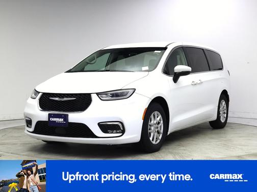 White 2023 Chrysler Pacifica Touring L