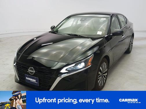Black 2025 Nissan Altima SV