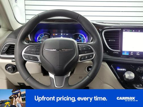 White 2022 Chrysler Pacifica Hybrid Limited