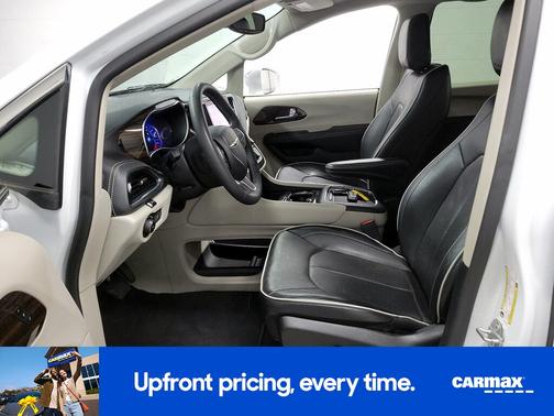 White 2022 Chrysler Pacifica Hybrid Limited