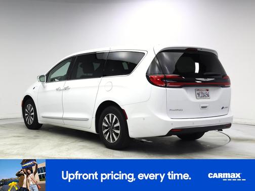 White 2022 Chrysler Pacifica Hybrid Limited