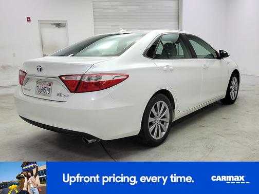 Pearl 2017 Toyota Camry Hybrid XLE