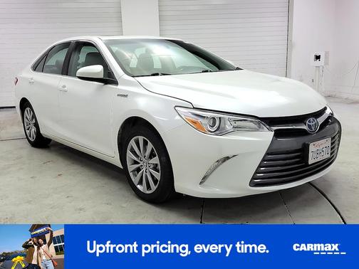 Pearl 2017 Toyota Camry Hybrid XLE
