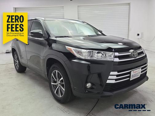 Black 2019 Toyota Highlander XLE