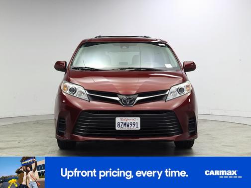 Burgundy 2018 Toyota Sienna LE