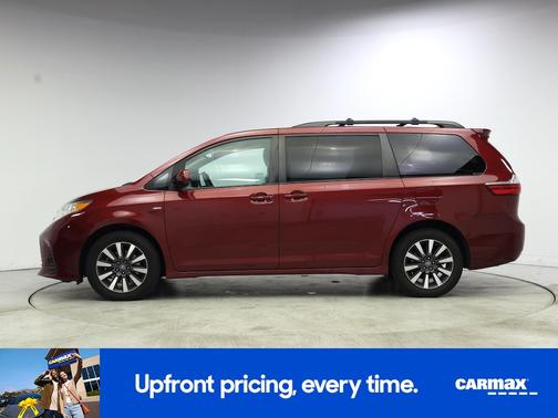 Burgundy 2018 Toyota Sienna LE