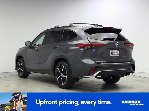 Gray 2022 Toyota Highlander XSE