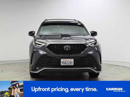 Gray 2022 Toyota Highlander XSE