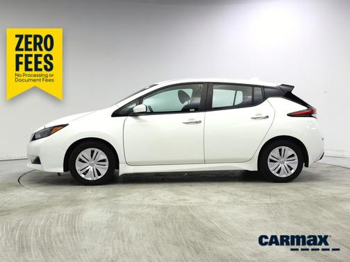White 2022 Nissan Leaf S